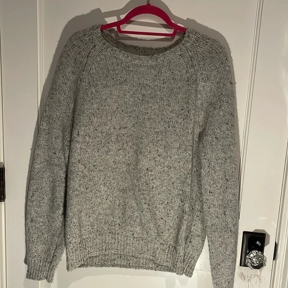Banana Republic Grey Sweater - Picture 1 of 2